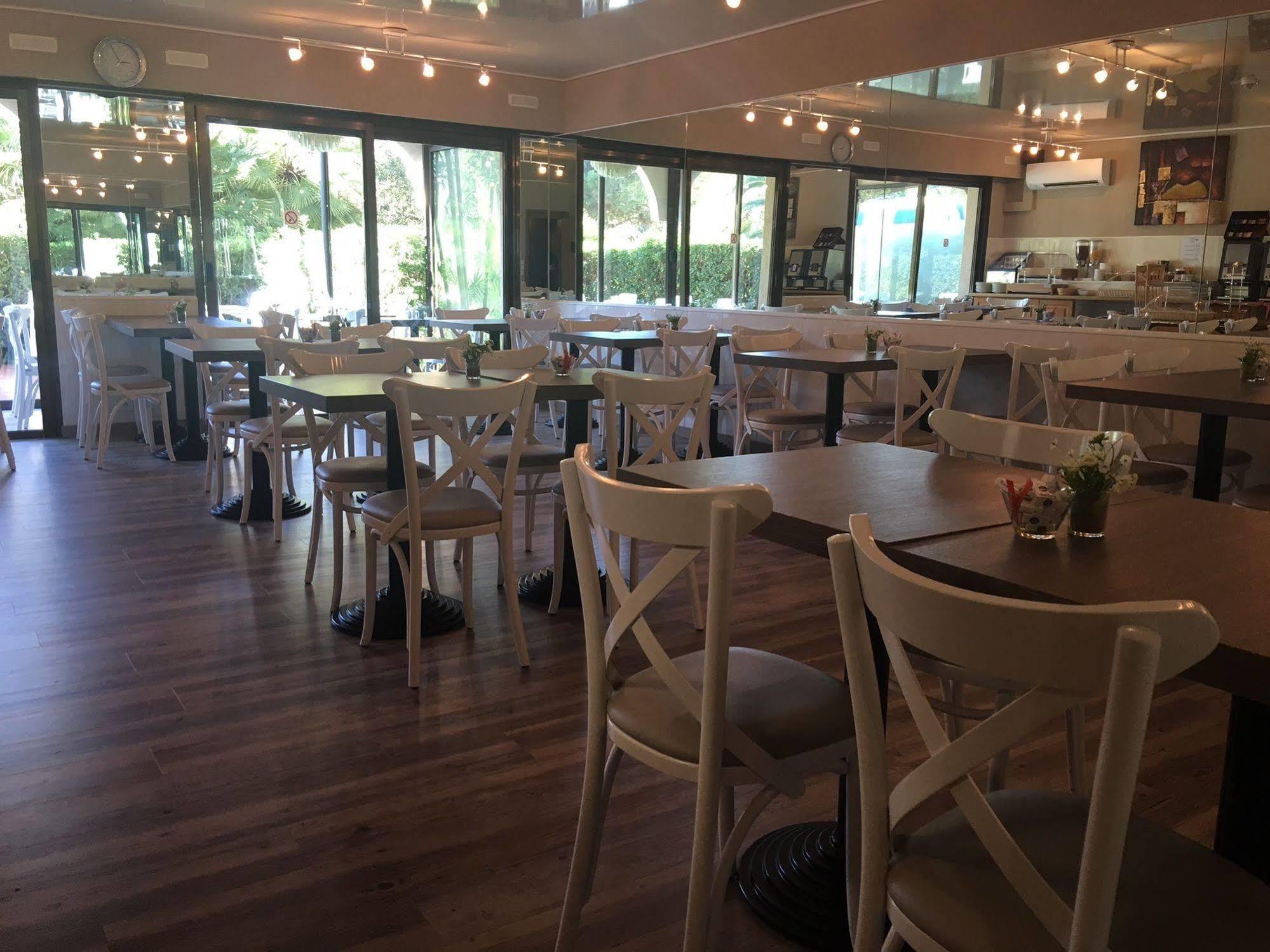 Hôtel Bahia Villeneuve-Loubet Bagian luar foto