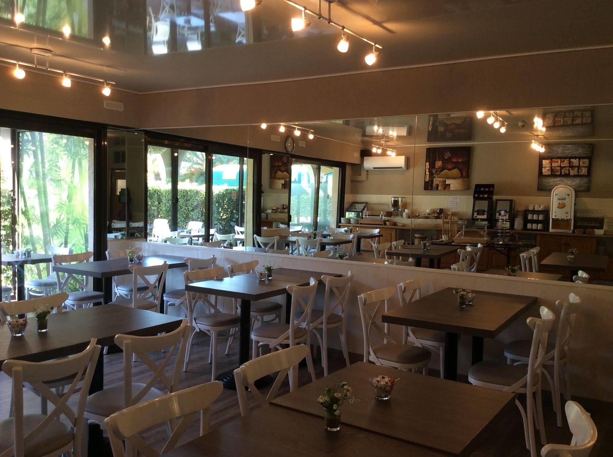 Hôtel Bahia Villeneuve-Loubet Bagian luar foto